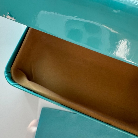 TIFFANY & CO HARDSHELL SUNGLASSES CASE & POLISHING CLOTH, TIFFANY BLUE - Picture 2 of 3
